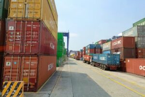 Business 8 iran-trade-challenges-opportunities